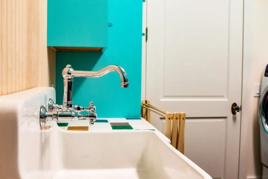 Luxury home: laundry room sink