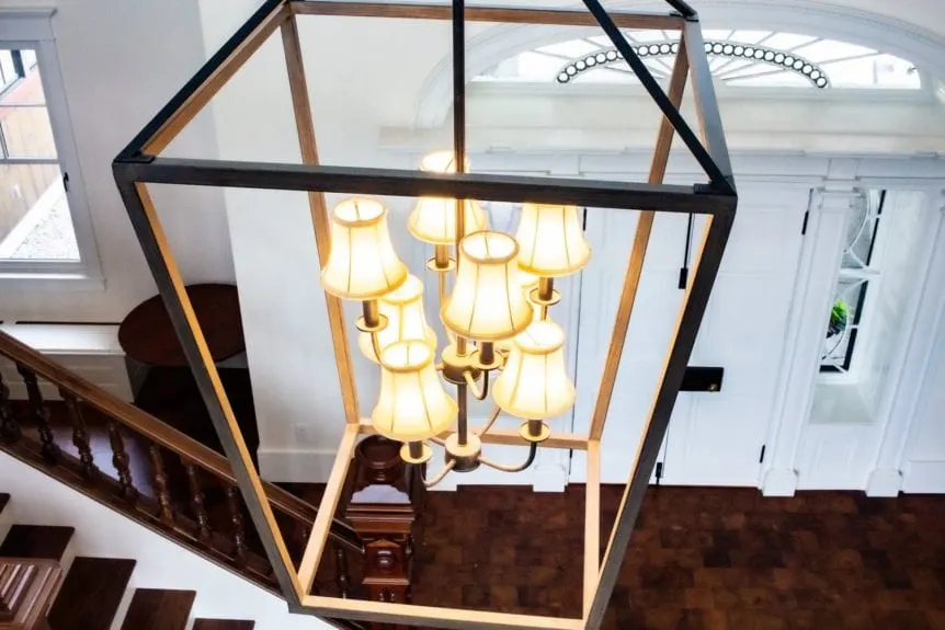Luxury home: lobby chandelier