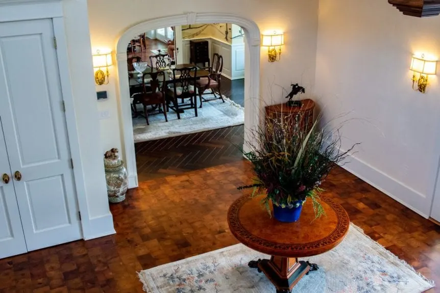 Luxury home: lobby archway into the dining room