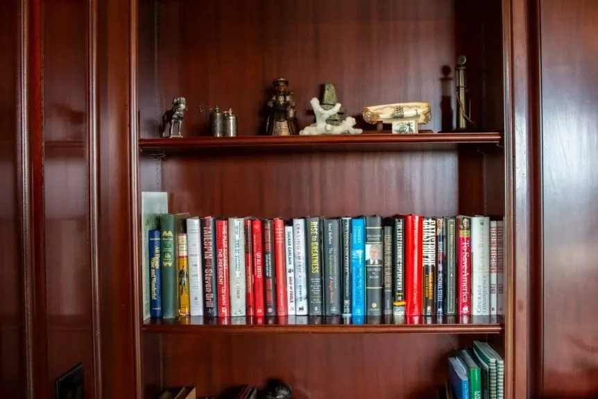 Luxury home: study built-in shelving